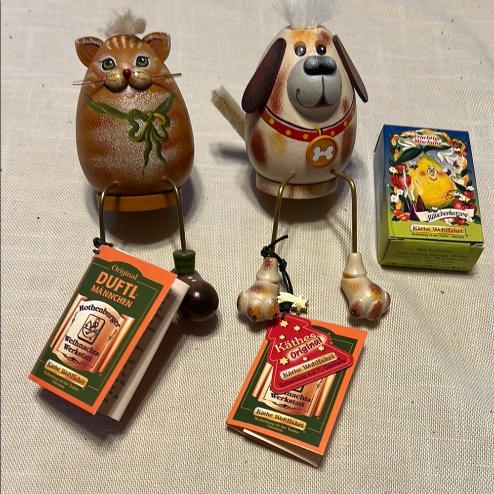Duftl Cat and Dog Wooden Figurines with Scented Accessories smoker